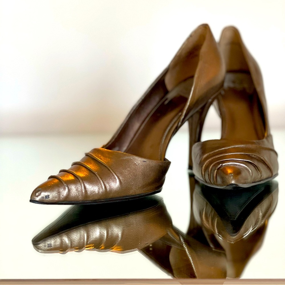 Elegant Gold Stiletto Pump
